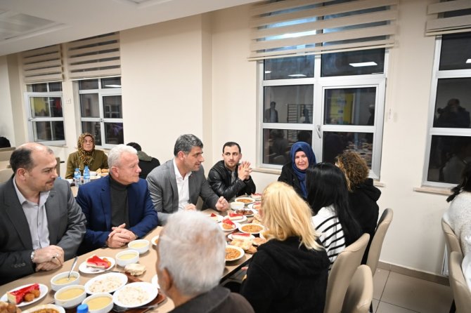 Kartepe’de 3 Bin 400 Depremzede Misafir Ediliyor