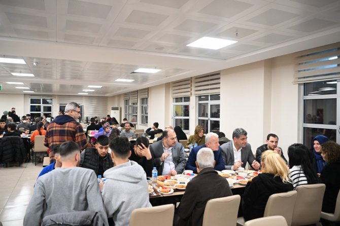 Kartepe’de 3 Bin 400 Depremzede Misafir Ediliyor