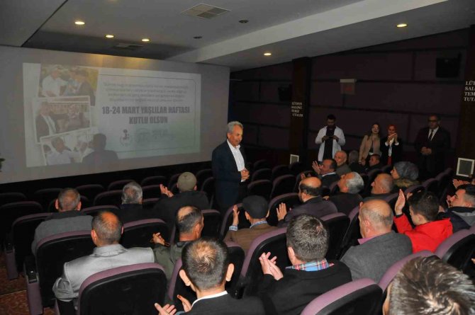 Akşehir’de Yaşlıların Sinema Keyfi