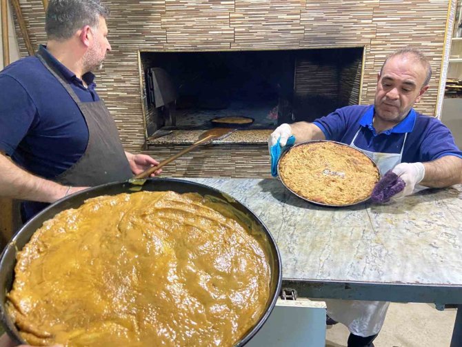 İ̇ftar Ve Sahur Sofralarının Vazgeçilmezi Tahinli Pide