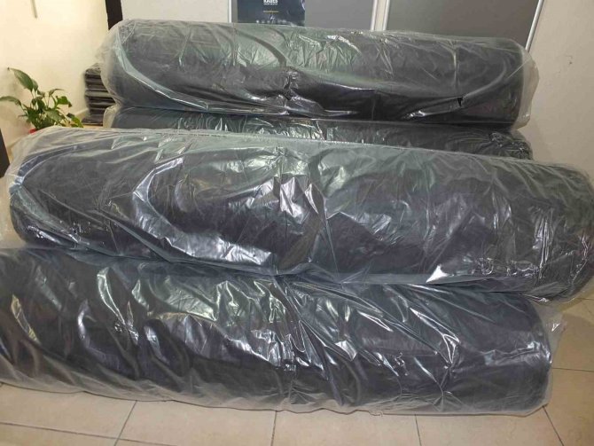 Balıkesir’de Kadınlar Depremzedeler İçin Battaniye Üretiyorlar