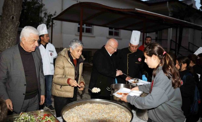 Menteşe Belediyesi Ramazan Çadırında İlk İftar
