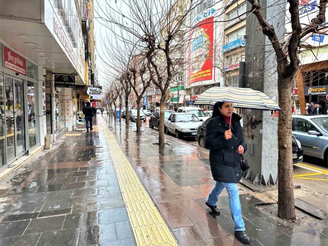 Elazığ’da Sağanak Yağış Etkili Oldu