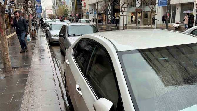 Elazığ’da Sağanak Yağış Etkili Oldu