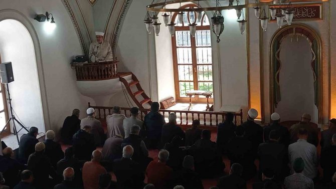 Ramazan Ayının İlk Cumasında Muğlalılar Kurşunlu Camii’ni Hınca Hınç Doldurdu