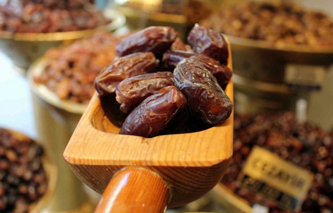 Ramazan Ayının Vazgeçilmezi Hurma Tezgâhlarda