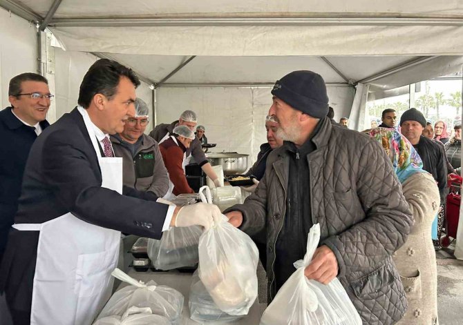 Başkan Dündar’dan Vatandaşlara İftar Yemeği