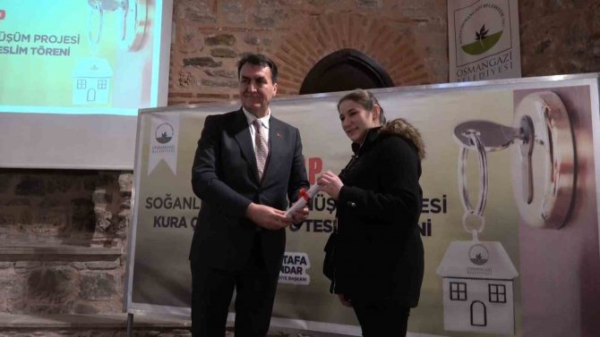 Osmangazi’de Kentsel Dönüşüm Projesinde Hak Sahipleri Tapularına Kavuştu