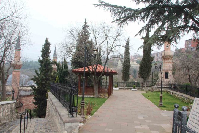 Orhan Gazi Tarafından Yapılan 691 Yıllık Camide Ramazan Heyecanı