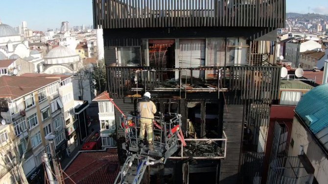 Pendik’te Yangında İki Kişinin Hayatını Kaybettiği Otel Havadan Görüntülendi