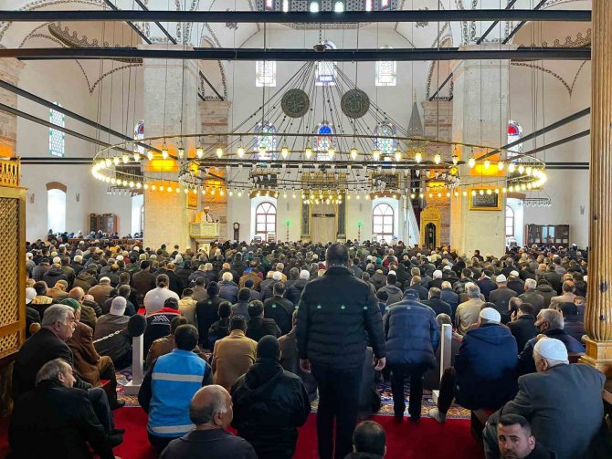 Ramazan Ayının İlk Cuma Namazı Kılındı