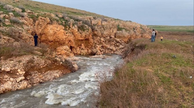 Gözlerine İnanamadı, Binlerce Yıllık Derenin Suyu Ortadan Kayboldu