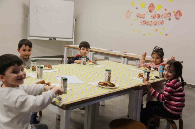 Serdivan’da Tekne Orucu Tutan Çocuklara Erken İftar
