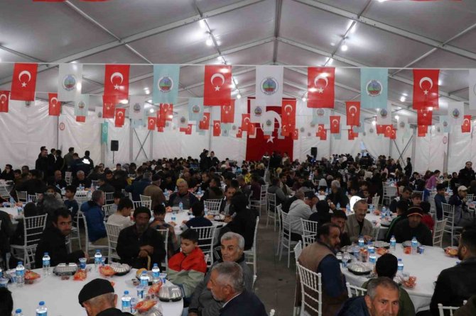 Siirt’te Depremzedeler Ve Vatandaşlar İçin İftar Çadırı Kuruldu