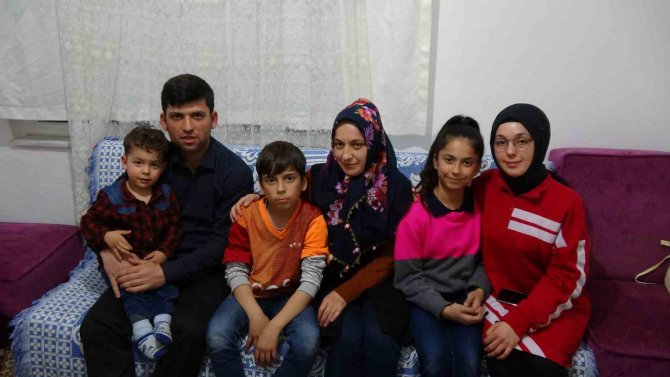 Deprem Öncesi Muhabbet Kuşunun Çırpınışlarına Uyandı, Kafeste Sıkıştığını Düşündü
