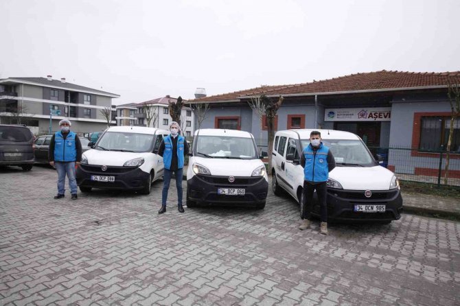 Yardıma Muhtaç Ailelere Bin 300 Öğün Yemek Ulaştırılıyor