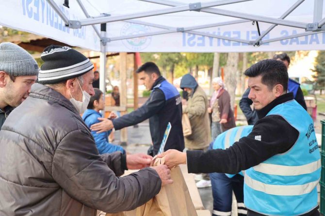 ’Biz Pişirelim, Siz Ulaştırın’ Yüz Güldürüyor