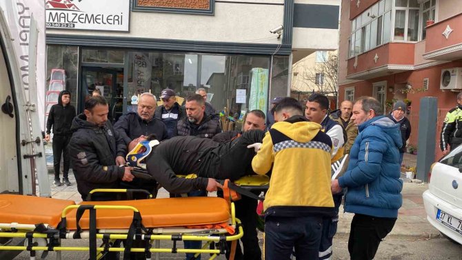 Otomobilin İşçi Servisiyle Kafa Kafaya Çarpıştığı Feci Kaza Kamerada: 1 Ölü, 3 Yaralı
