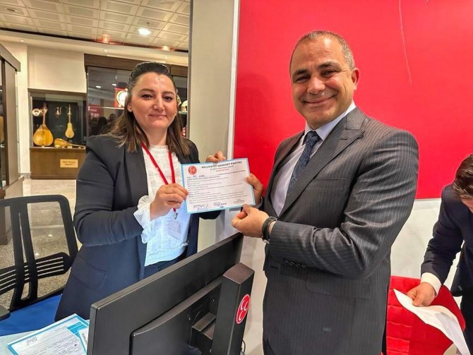 Milletvekili Aday Adayının Kalbi Heyecana Dayanamadı