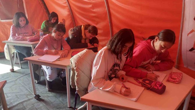 Depremden Etkilenen Öğrencilere Ücretsiz Online Eğitim Desteği