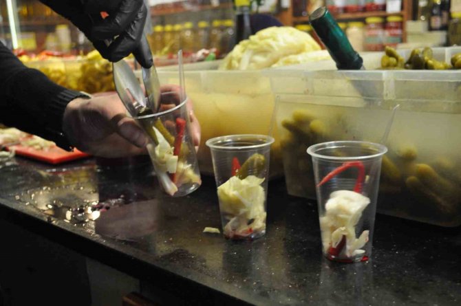 İ̇ftarlık Turşulara Vatandaştan Yoğun İlgi