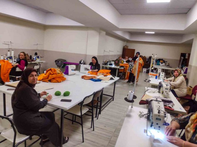 Yetim Anneleri, Afetzede Çocuklar İçin Üretiyorlar