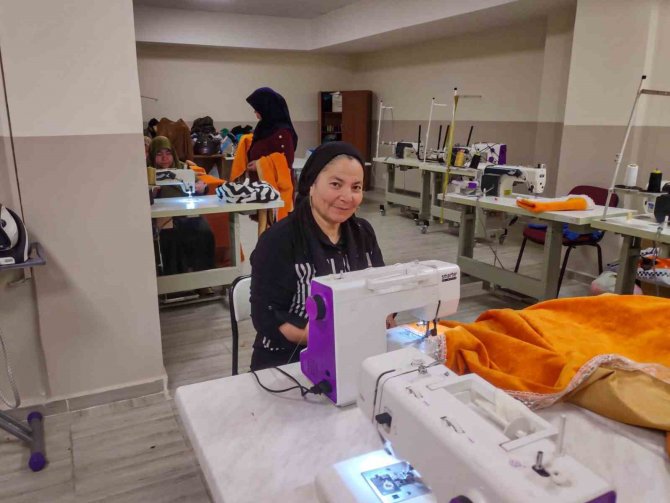 Yetim Anneleri, Afetzede Çocuklar İçin Üretiyorlar