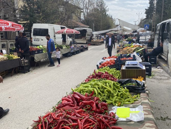 Depremzedeler Semt Pazarlarında Alışveriş Yapmaya Başladı