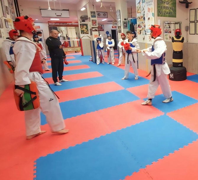 Yunusemreli Taekwondocuların Hedefi Milli Takım