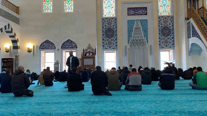 Ramazan Ayı’nın İlk Cumasında Camiler Doldu