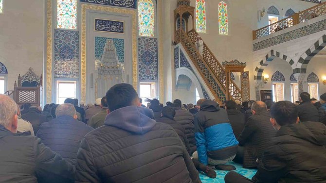 Ramazan Ayı’nın İlk Cumasında Camiler Doldu