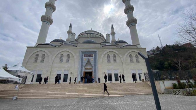 Ramazan Ayı’nın İlk Cumasında Camiler Doldu