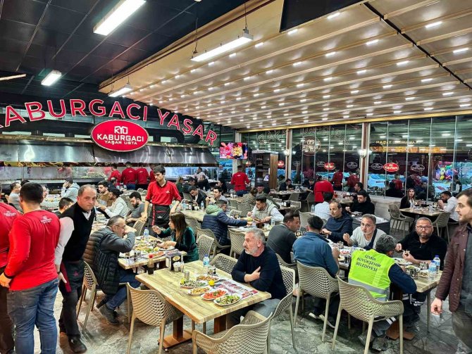 Adanalılar İftarda Kebapçılara Akın Etti