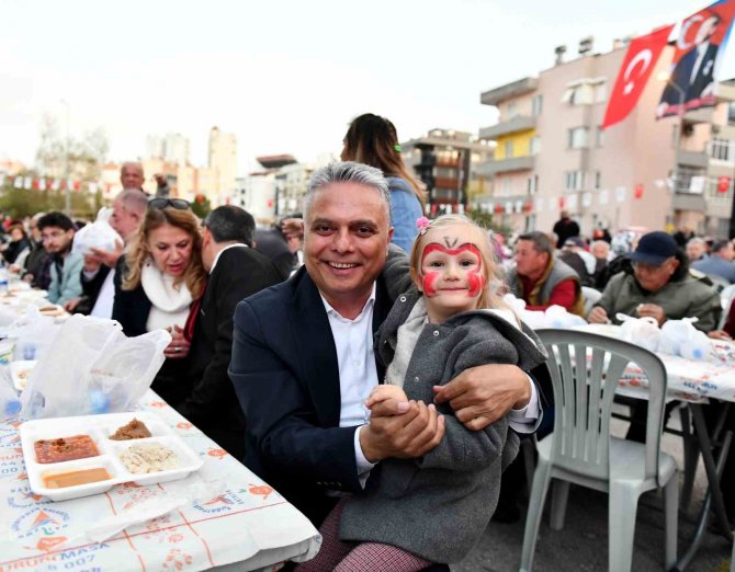 Başkan Uysal: "Duygularda, Üzüntüde Sevinçte Umutta Birleşiyoruz"