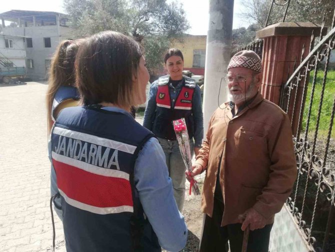 Jandarma Ekipleri Yaşlıları Unutmadı