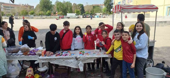 Nazilli Cumhuriyet İ̇lkokulu’nda Depremzedeler İçin Hayır Panayırı Düzenlendi