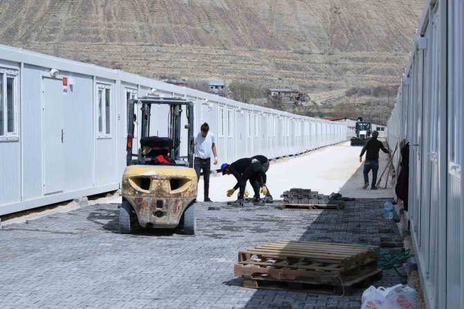 Başakşehir Belediye Başkanı Kartoğlu Malatya’daki Konteyner Kentleri Gezdi