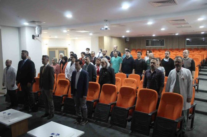 20 Yıl Görev Yapış Hekimlere Plaket
