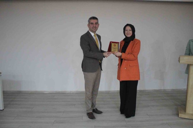 20 Yıl Görev Yapış Hekimlere Plaket