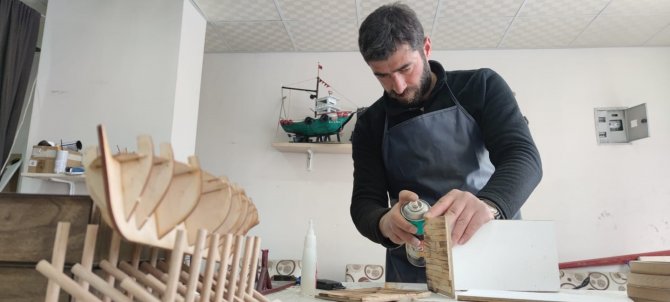 Ahşap Oyma Sanatı İle Çocukluk Hayallerini Gerçekleştiriyor