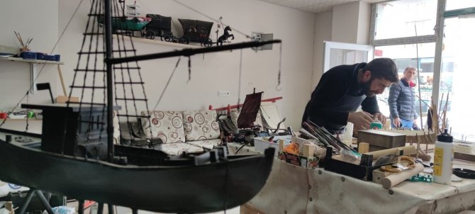 Ahşap Oyma Sanatı İle Çocukluk Hayallerini Gerçekleştiriyor