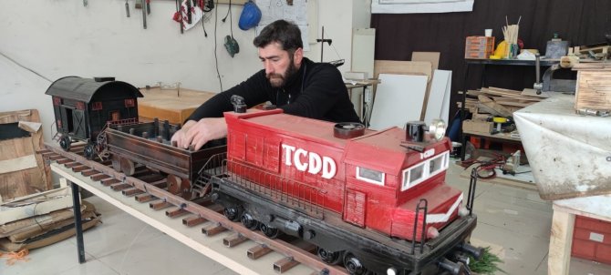 Ahşap Oyma Sanatı İle Çocukluk Hayallerini Gerçekleştiriyor