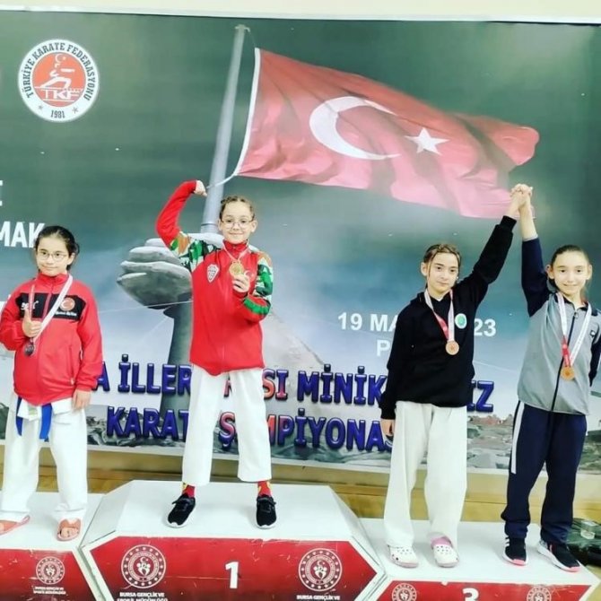 ‘Bursa İ̇ller Arası Karate Şampiyonası’nda Büyük Başarı