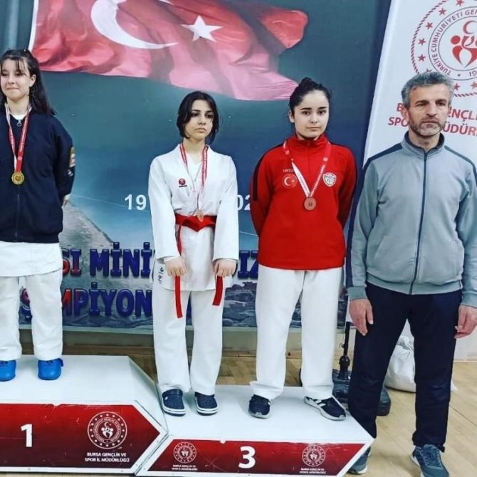 ‘Bursa İ̇ller Arası Karate Şampiyonası’nda Büyük Başarı