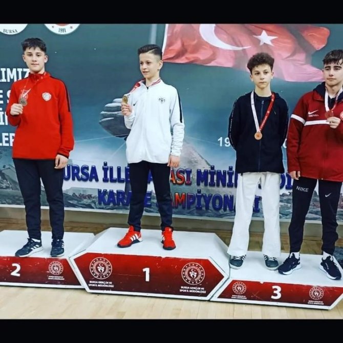 ‘Bursa İ̇ller Arası Karate Şampiyonası’nda Büyük Başarı