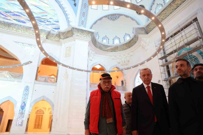 Cumhurbaşkanı Erdoğan, Barbaros Hayrettin Paşa Camisi’nde İncelemelerde Bulundu