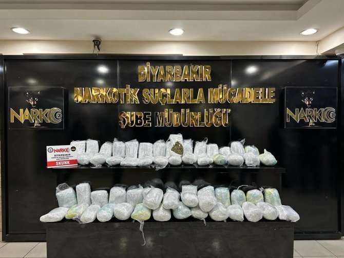 Trafik Işıklarında Durdurulan Ticari Takside 41 Kilo ‘Skunk’ Ele Geçirildi