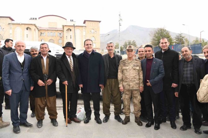 Vali Akbıyık Ve Jandarma Genel Komutanı Orgeneral Çetin İftarını Mehmetçikle Açtı