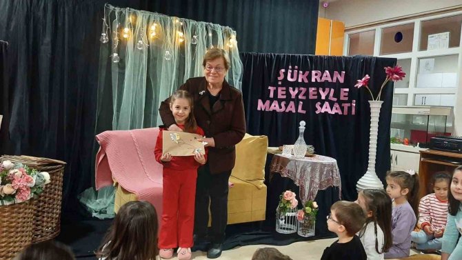 Şükran Teyze İle Masal Saatini Çocuklar Çok Sevdi