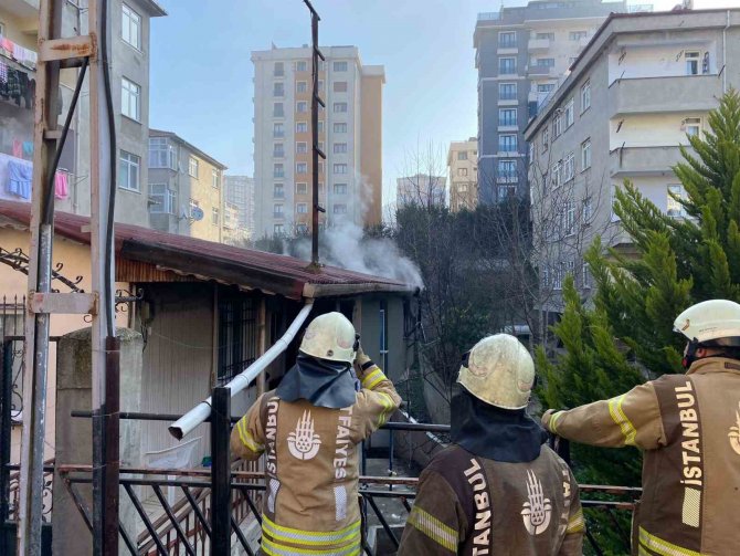 Maltepe’de Madde Bağımlısı Olduğu İddia Edilen Şahıs Evini Yaktı